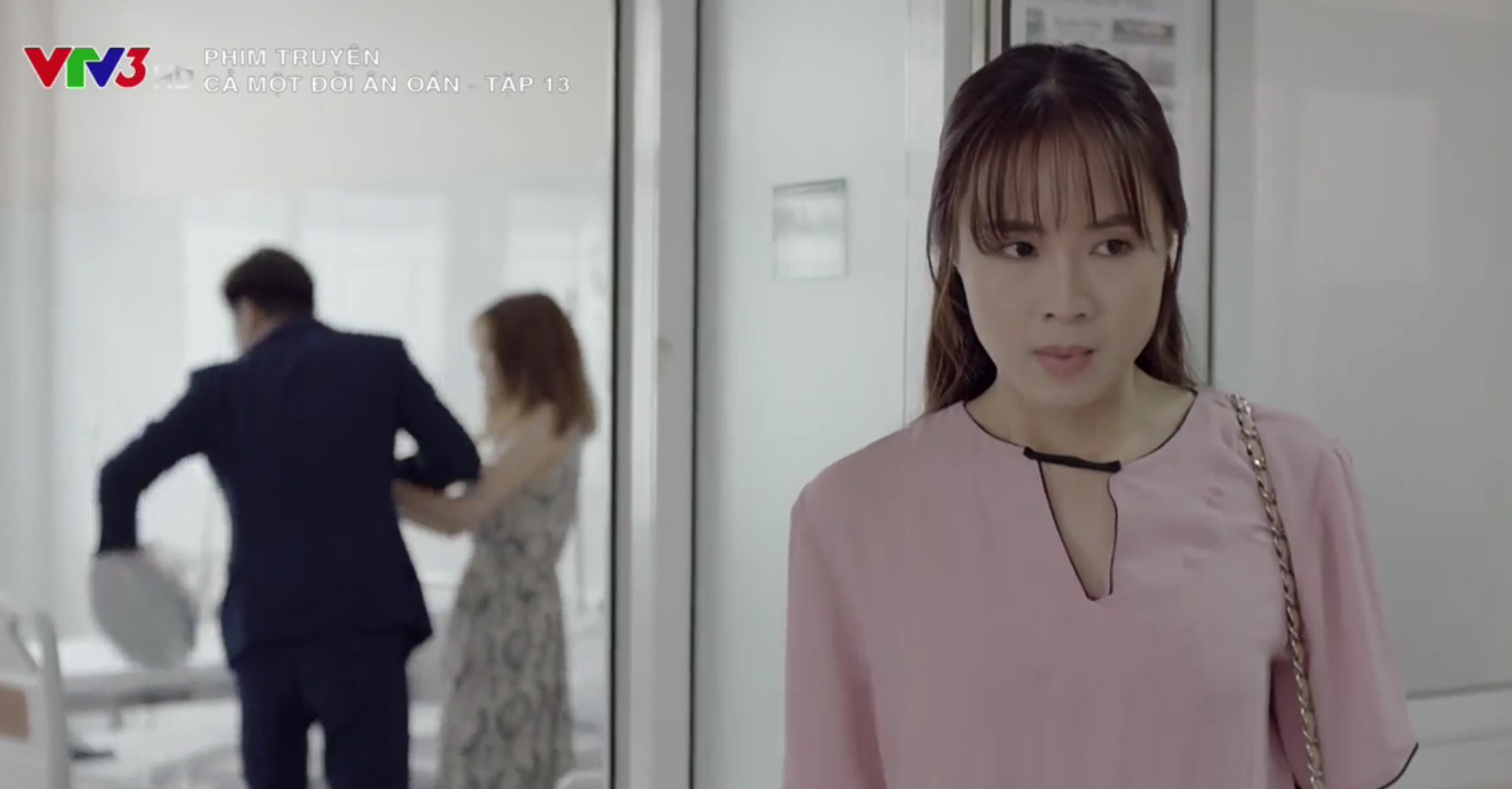 Cuốn hút và kịch tính bao nhiêu, thì Cả Một Đời Ân Oán vẫn còn nhiều hạt sạn gây khó chịu